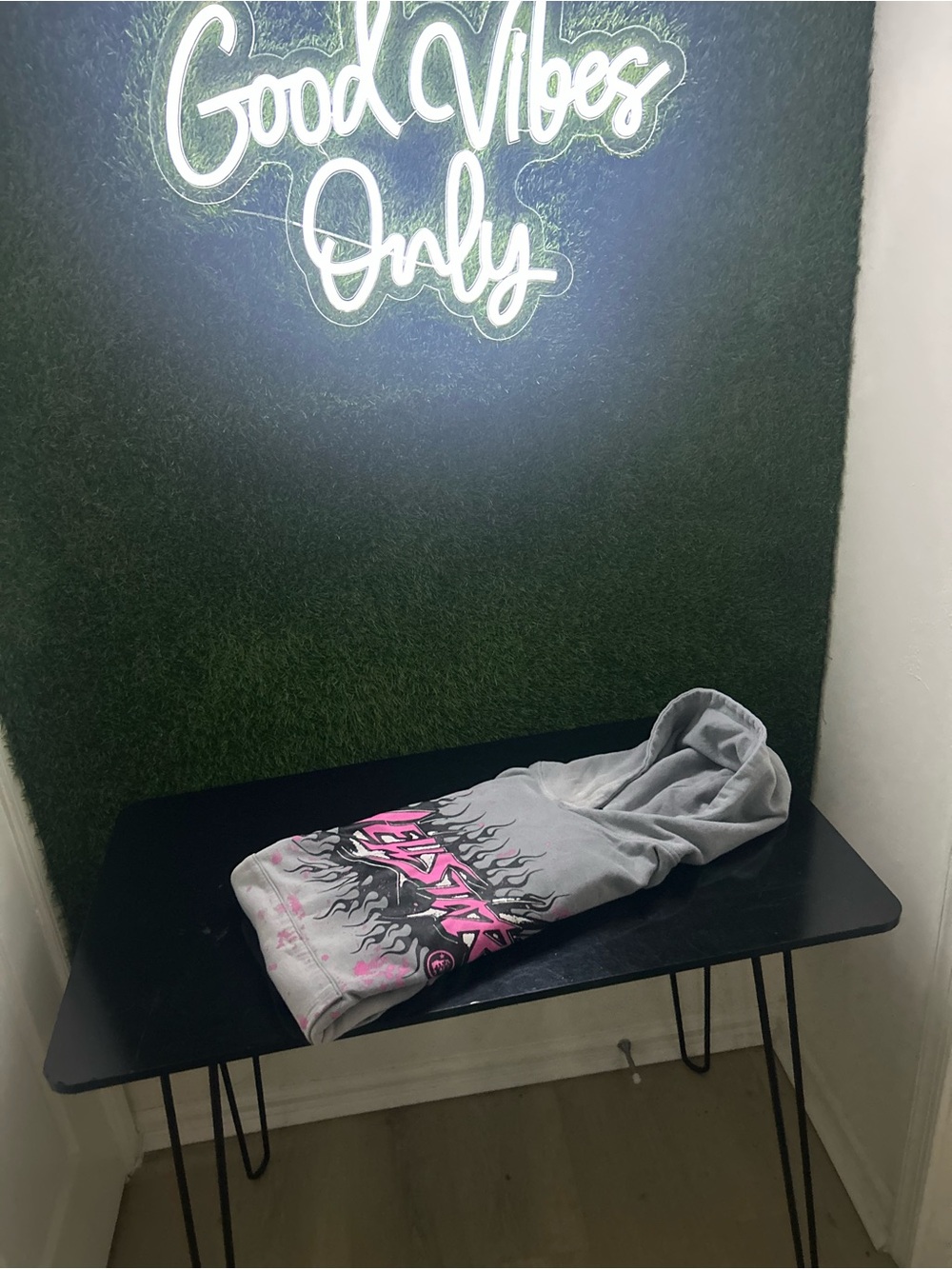 Men's Gray Crewneck Sweater with Pink Graphic - Picture 3 of 3